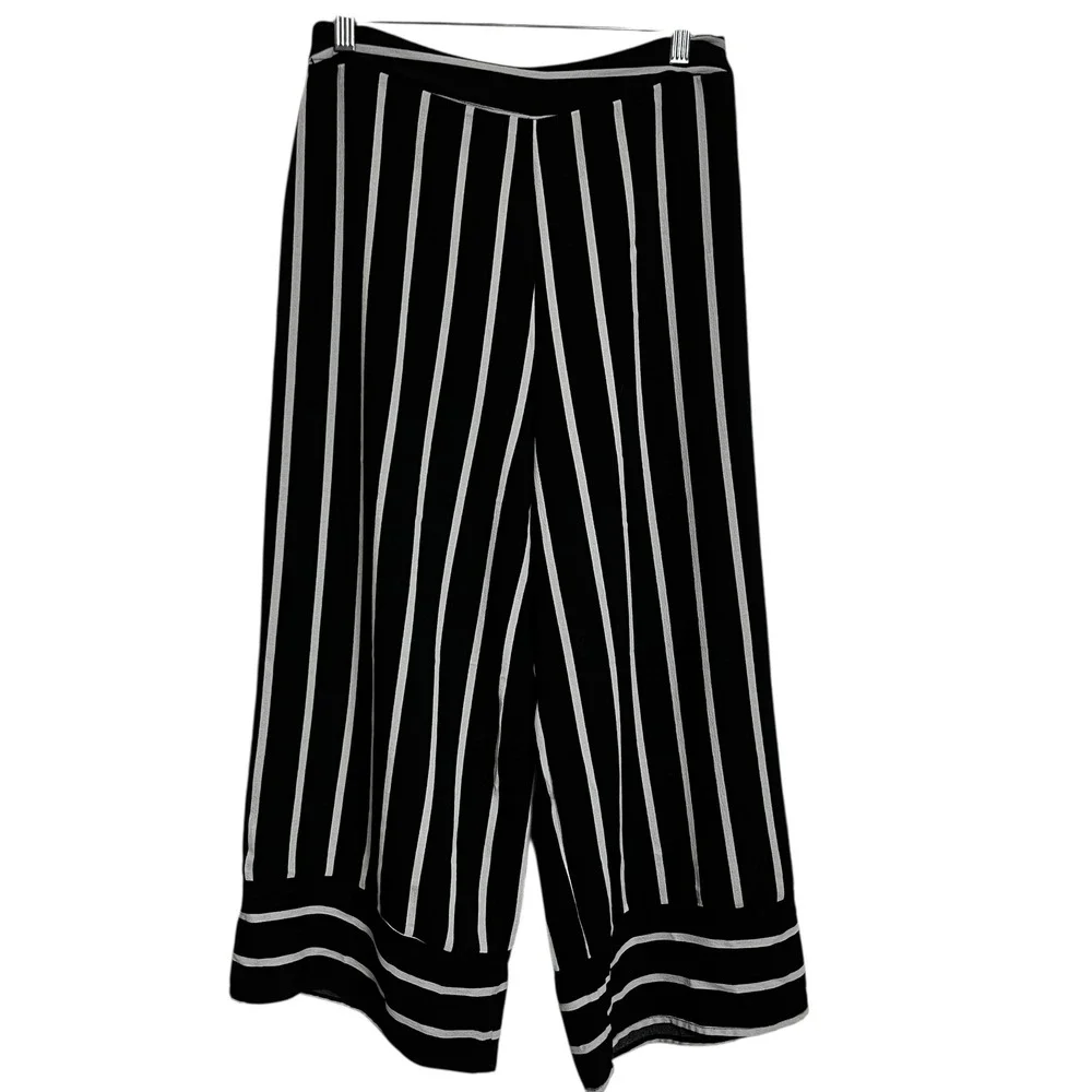 Day to Day Black‎ White Stripe Wide Leg Cropped Pants Women's Size 6